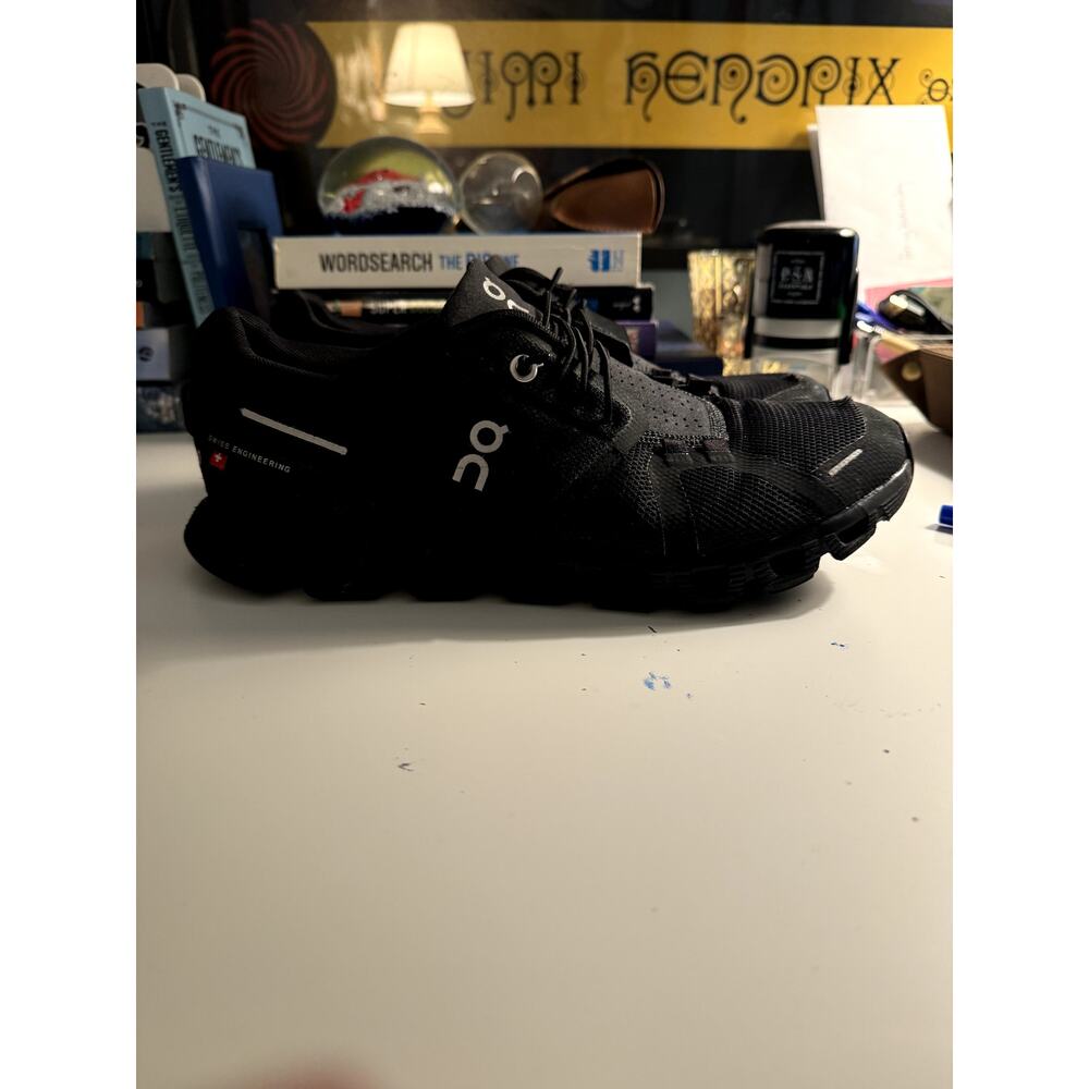 USED Womens All Black ON Cloud Size Womens 9 59.98559